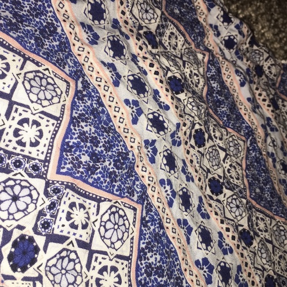 Open arm patterned top 💜 - Picture 2 of 4